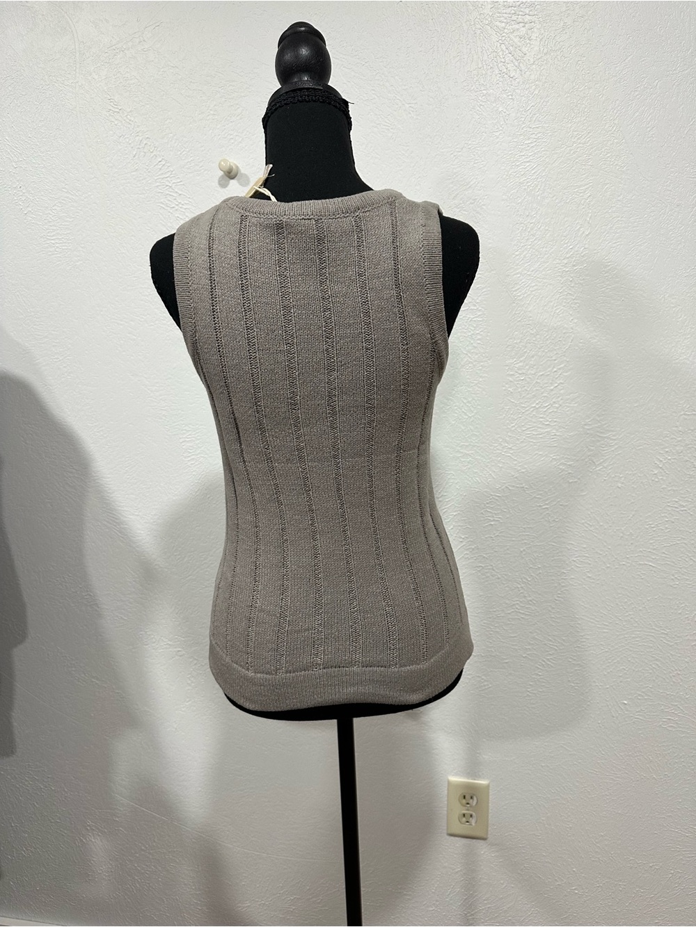 Hem & Thread Taupe Ribbed Sleeveless Button-Front Sweater Tank - Picture 3 of 5